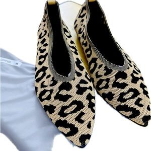 Slocyclub Flat Shoes for Women Classic Pointed Toe Slip-on. Smoke free home.